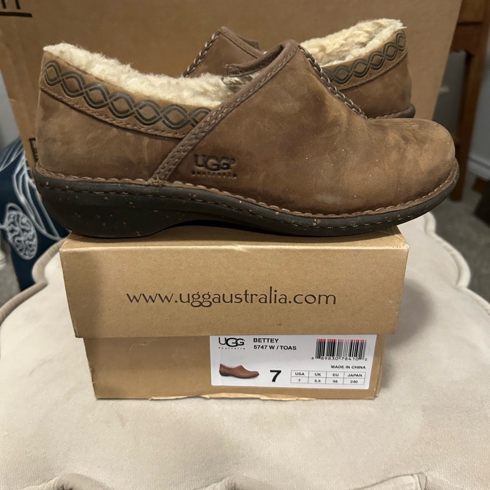UGG Women's Brown Nubuck Leather/ Real Shearling slip on shoes